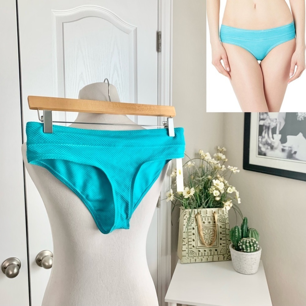 Body Glove Mirage Hazel Bikini Bottoms Size Medium M Aqua Blue Textured Swim